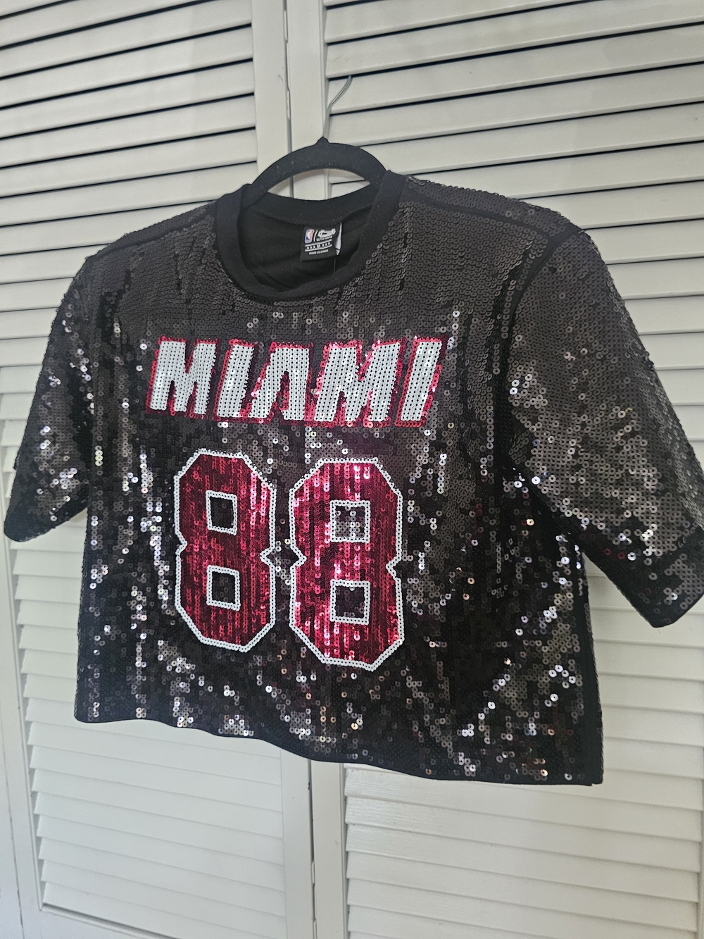 NBA Miami Sequin 88 Crop Tee - Black Red White